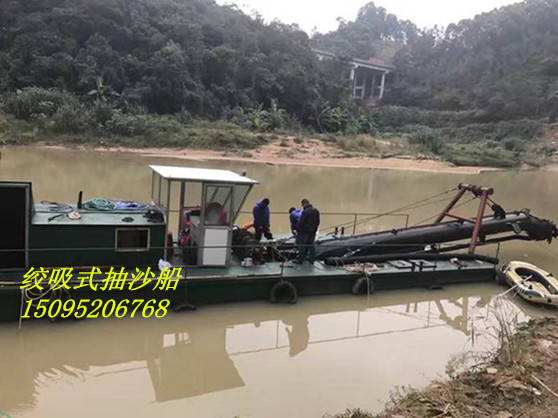 绞吸式抽沙船